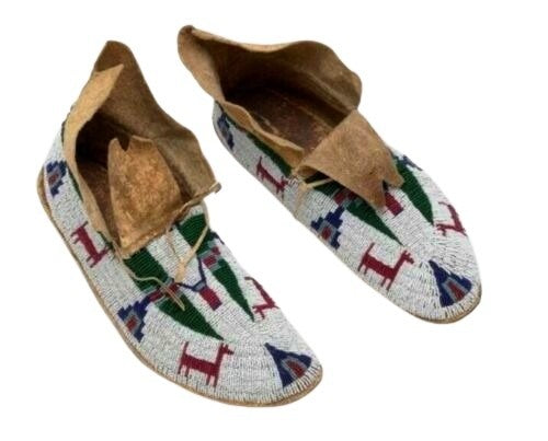 Native American Handmade Beaded Moccasin PMC7120