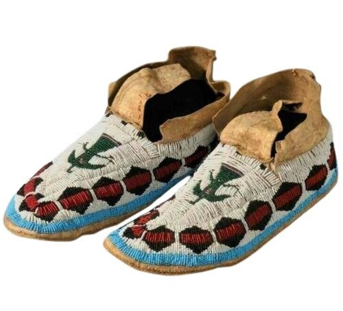 Native American Handmade Beaded Moccasin PMC7140