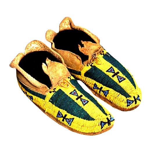 Native American Handmade Beaded Moccasin PMC7180