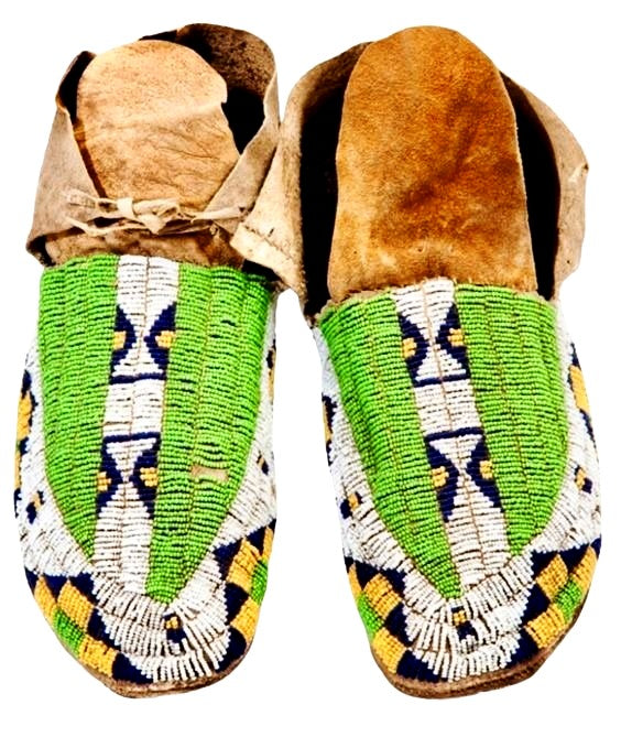 Native American Handmade Beaded Moccasin PMC7390