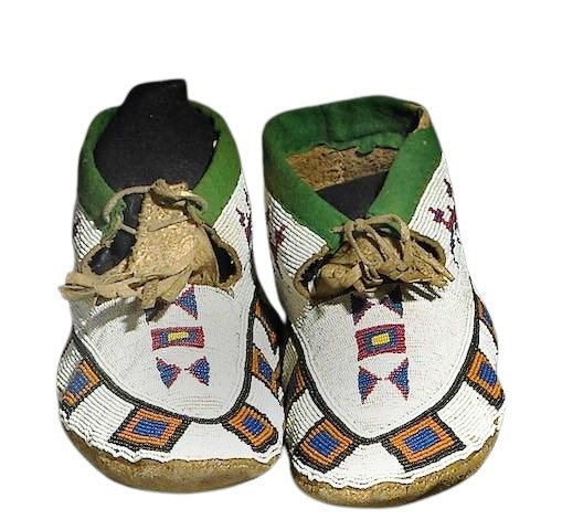 Native American Handmade Beaded Moccasin PMC7470