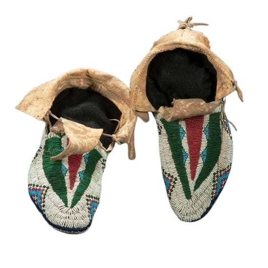 Native American Handmade Beaded Moccasin PMC7570