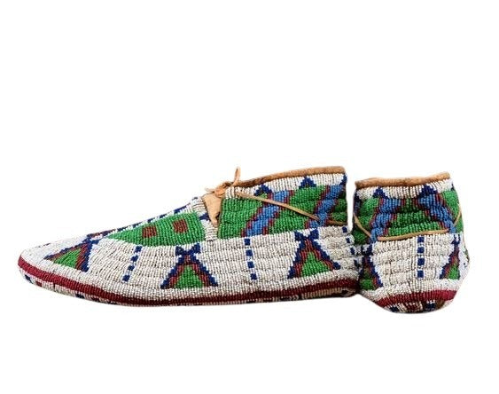 Native American Handmade Beaded Moccasin PMC7660