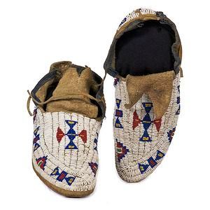 Native American Handmade Beaded Moccasin PMC7830