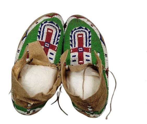 Native American Handmade Beaded Moccasin PMC7840